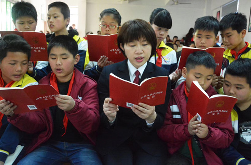 福建泉州:为小学生开展宣讲宪法等系列普法活